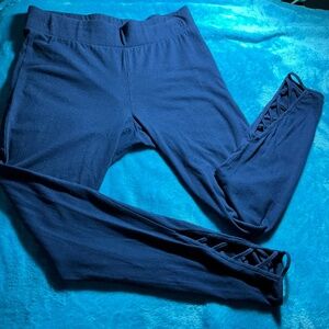 Woman’s blue leggings